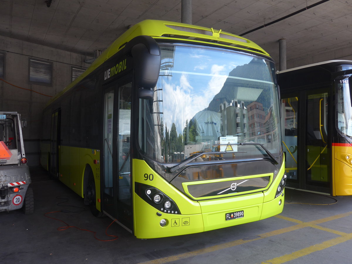 (219'768) - Aus Liechtenstein: LBA Vaduz - Nr. 90/FL 39'890 - Volvo am 16. August 2020 in Chur, Postgarage