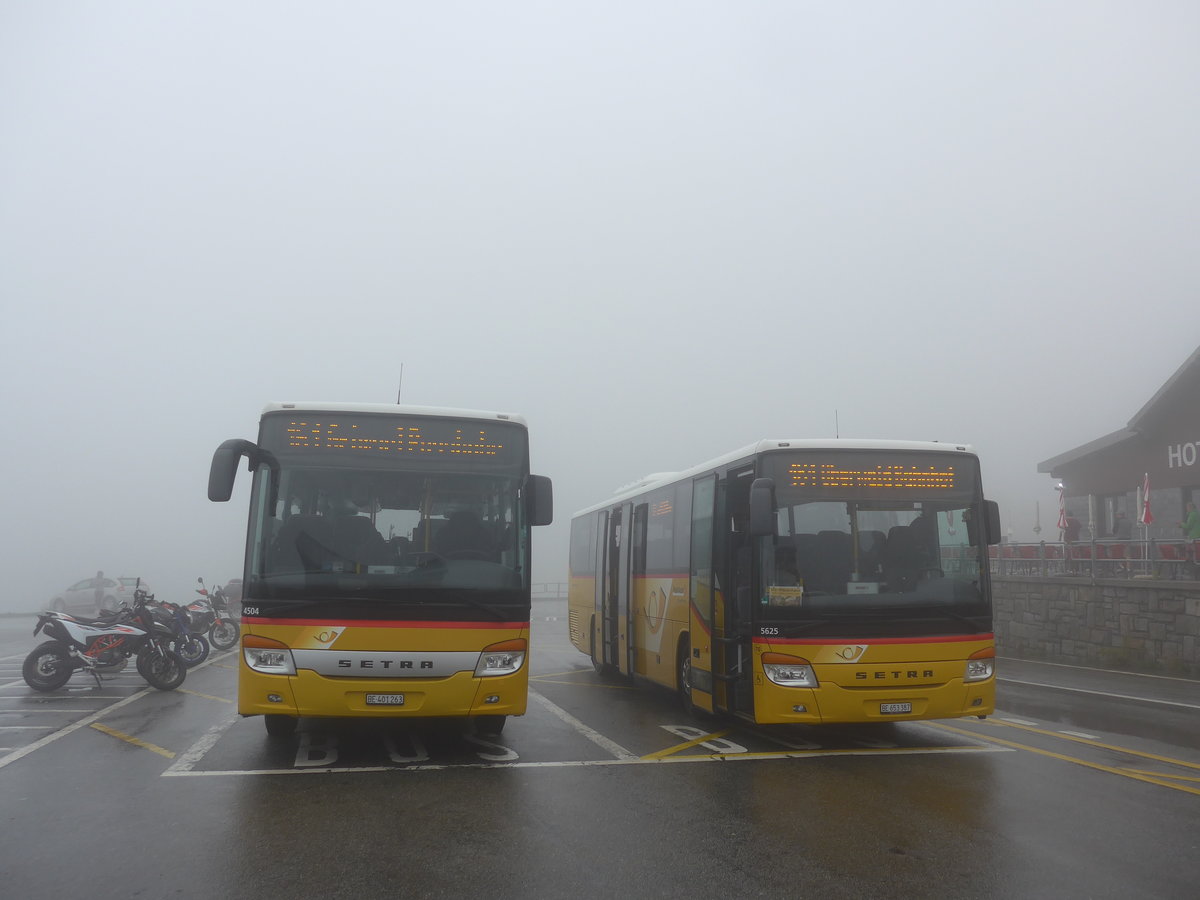 (219'899) - PostAuto Bern - BE 401'263 - Setra (ex AVG Meiringen Nr. 63) + Nr. 70/BE 653'387 - Setra am 22. August 2020 in Grimsel, Passhhe