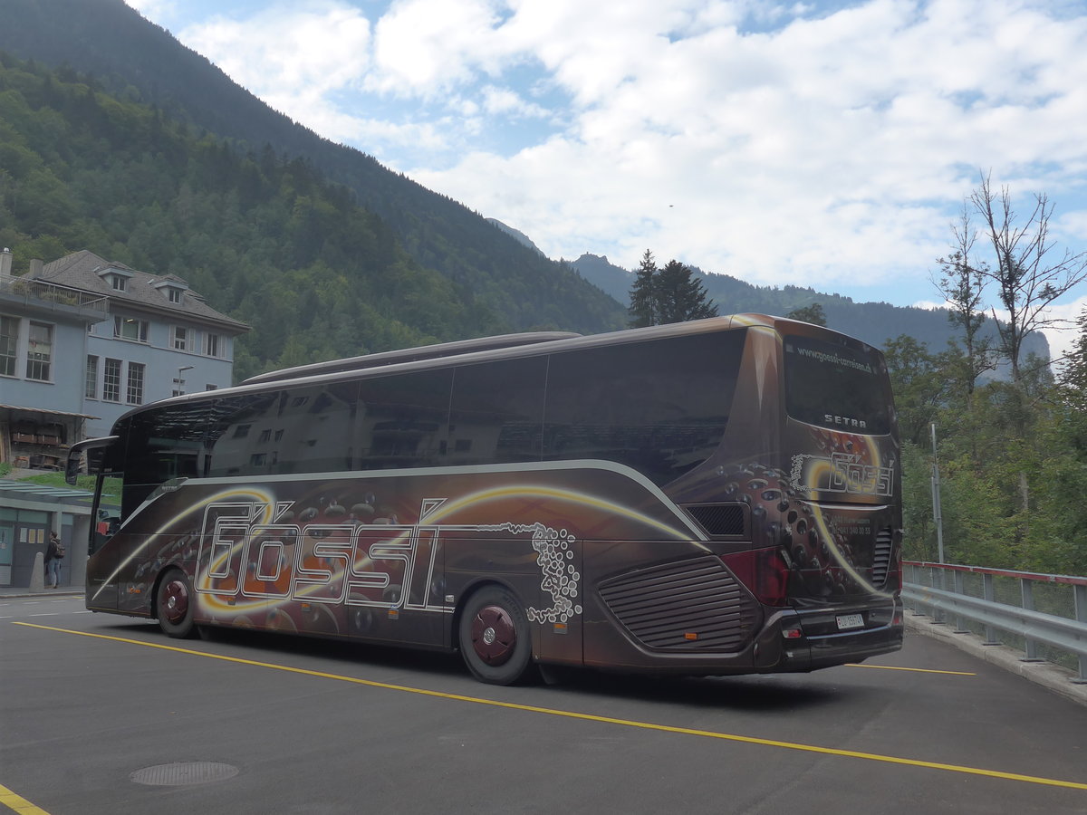 (220'935) - Gssi, Horw - LU 15'674 - Setra am 21. September 2020 in Lauterbrunnen, Parkhaus