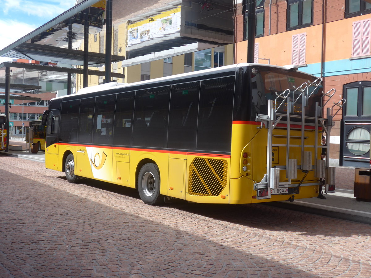 (221'467) - Marchetti, Airolo - TI 190'949 - Volvo am 26. September 2020 beim Bahnhof Bellinzona