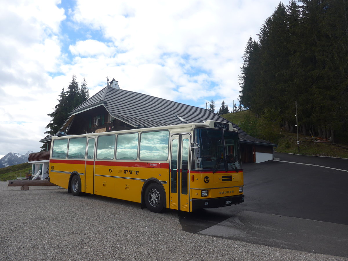 (221'609) - Kolb, Grasswil - Nr. 3/BE 93'915 - Saurer/R&J (ex Schmocker, Stechelberg Nr. 3; ex Schmocker, Stechelberg Nr. 1; ex Gertsch, Stechelberg Nr. 1) am 4. Oktober 2020 in Plaffeien, Gurli