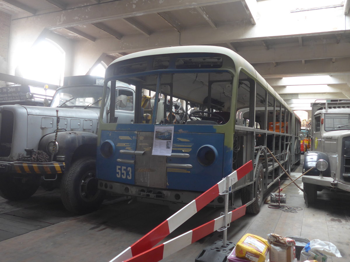 (222'276) - VBZ Zrich (OCS) - Nr. 553 - Saurer/Saurer (ex Nr. 201) am 21. Oktober 2020 in Arbon, Saurermuseum Depot (1. Gelenkautobus der Schweiz!)