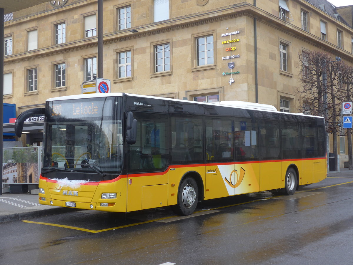 (224'182) - CarPostal Ouest - NE 165'378 - MAN (ex TMR Martigny) am 14. Mrz 2021 beim Bahnhof Neuchtel