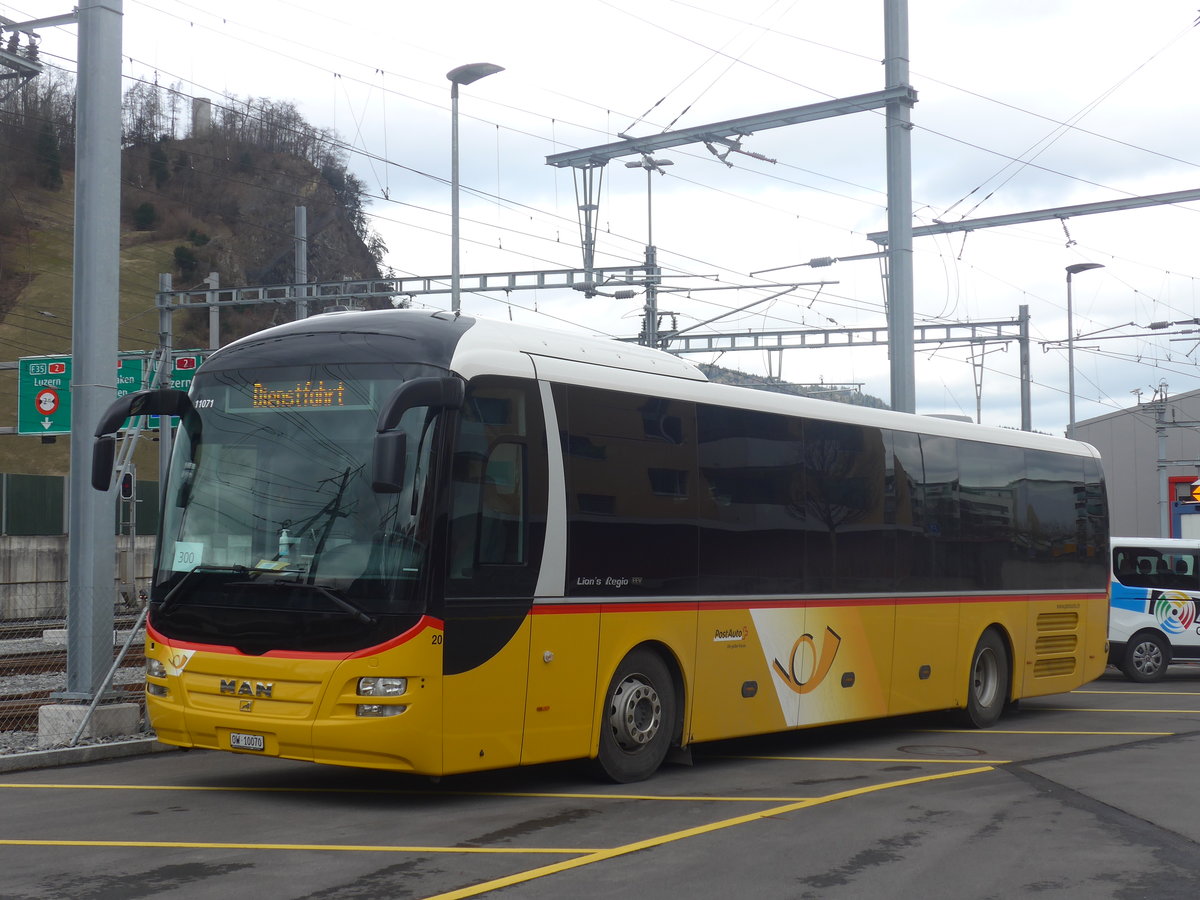 (224'435) - PostAuto Zentralschweiz - Nr. 20/OW 10'070 - MAN (ex Dillier, Sarnen Nr. 20) am 27. Mrz 2021 beim Bahnhof Stansstad