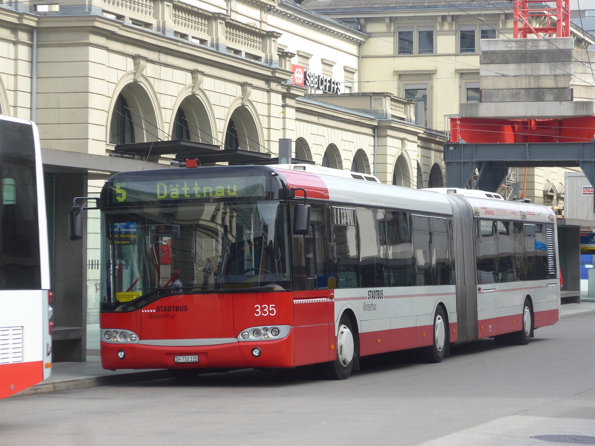 (224'894) - SW Winterthur - Nr. 335/ZH 730'335 - Solaris am 11. April 2021 beim Hauptbahnhof Winterthur