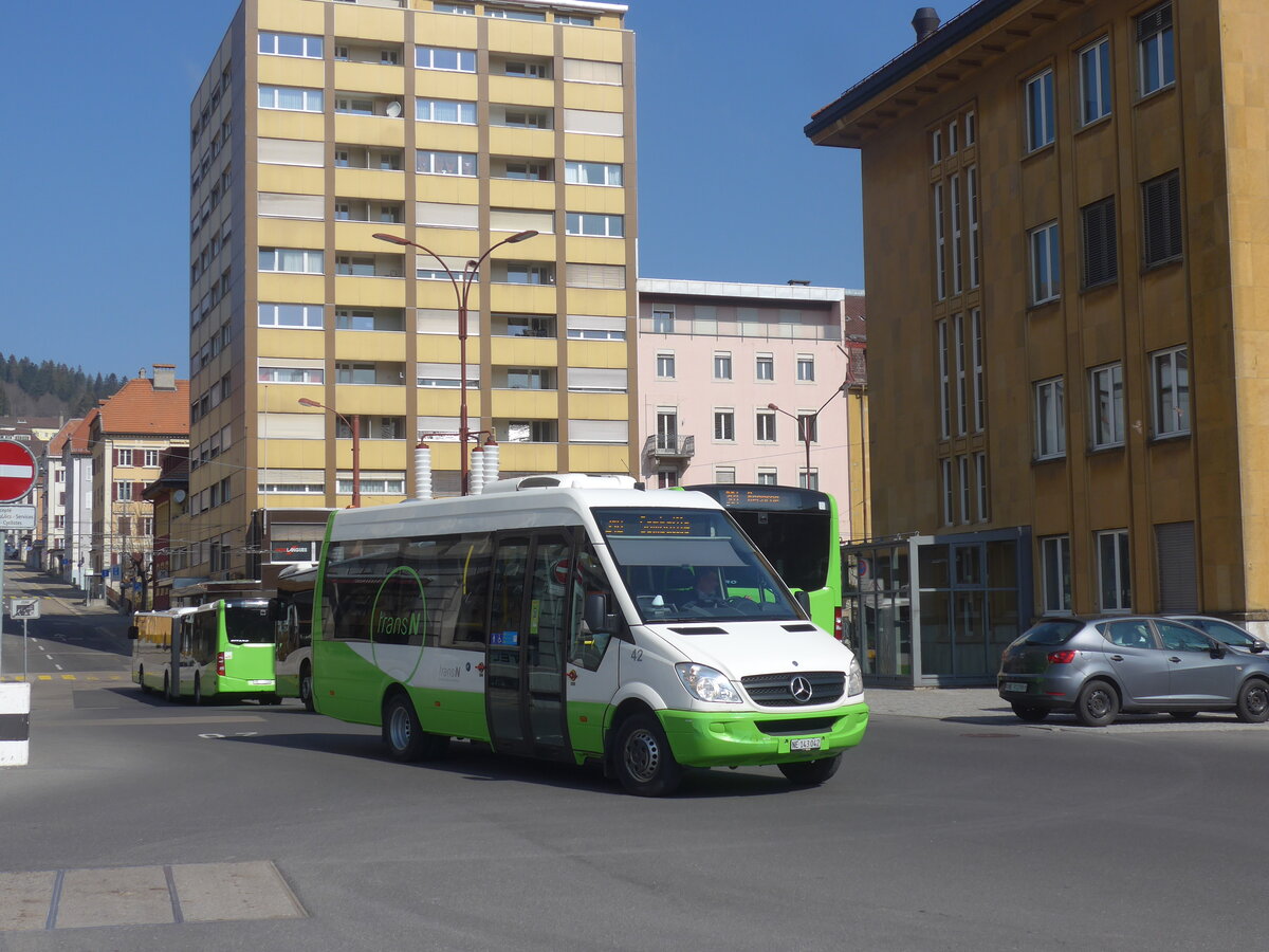 (225'043) - transN, La Chaux-de-Fonds - Nr. 42/NE 143'042 - Mercedes am 17. April 2021 beim Bahnhof La Chaux-de-Fonds