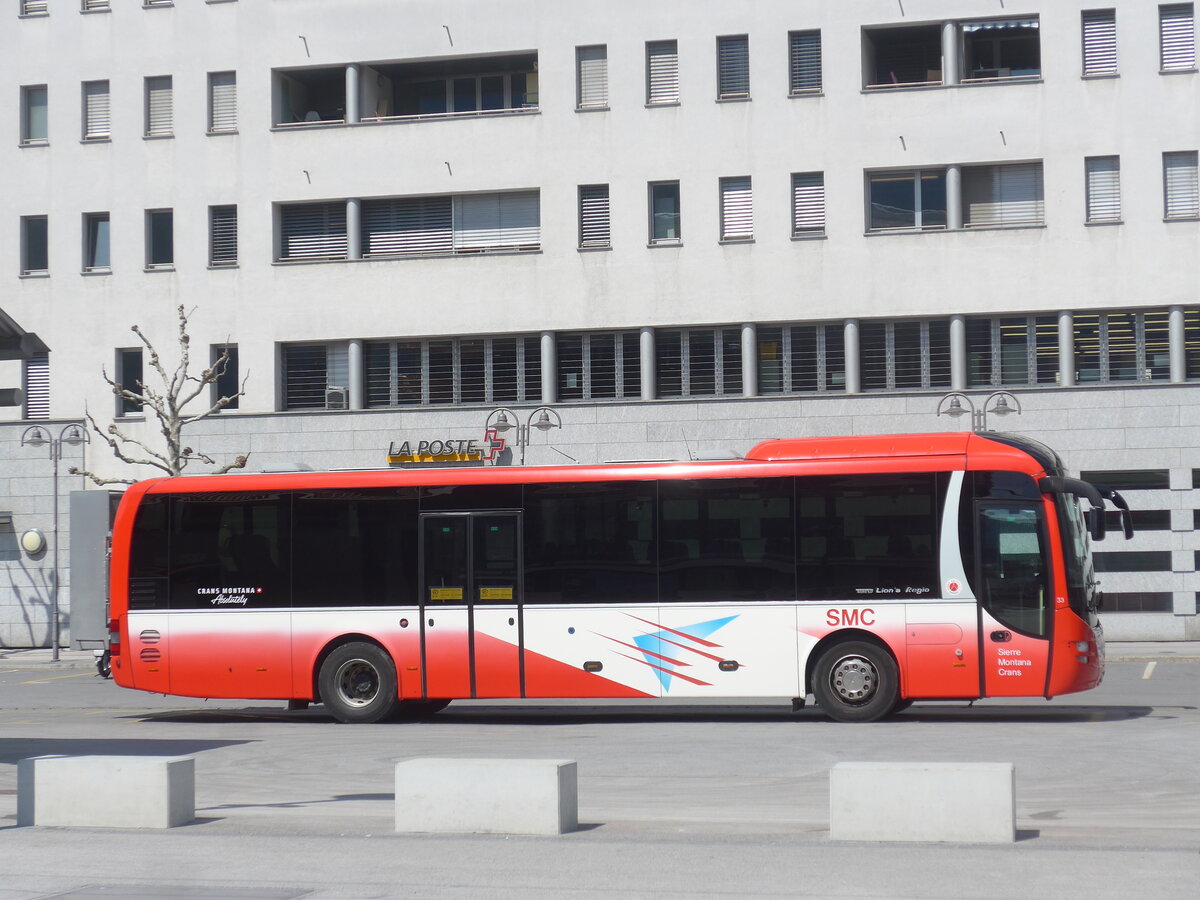 (225'129) - SMC Montana - Nr. 33/VS 224'533 - MAN am 19. April 2021 beim Bahnhof Sierre