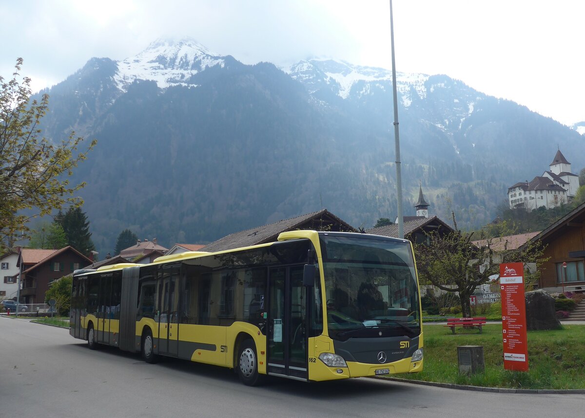 (225'314) - STI Thun - Nr. 162/BE 752'162 - Mercedes am 27. April 2021 beim Bahnhof Wimmis