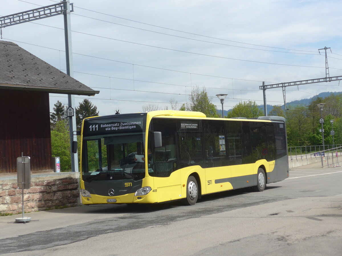 (225'360) - STI Thun - Nr. 405/BE 843'405 - Mercedes am 30. April 2021 beim Bahnhof Wimmis