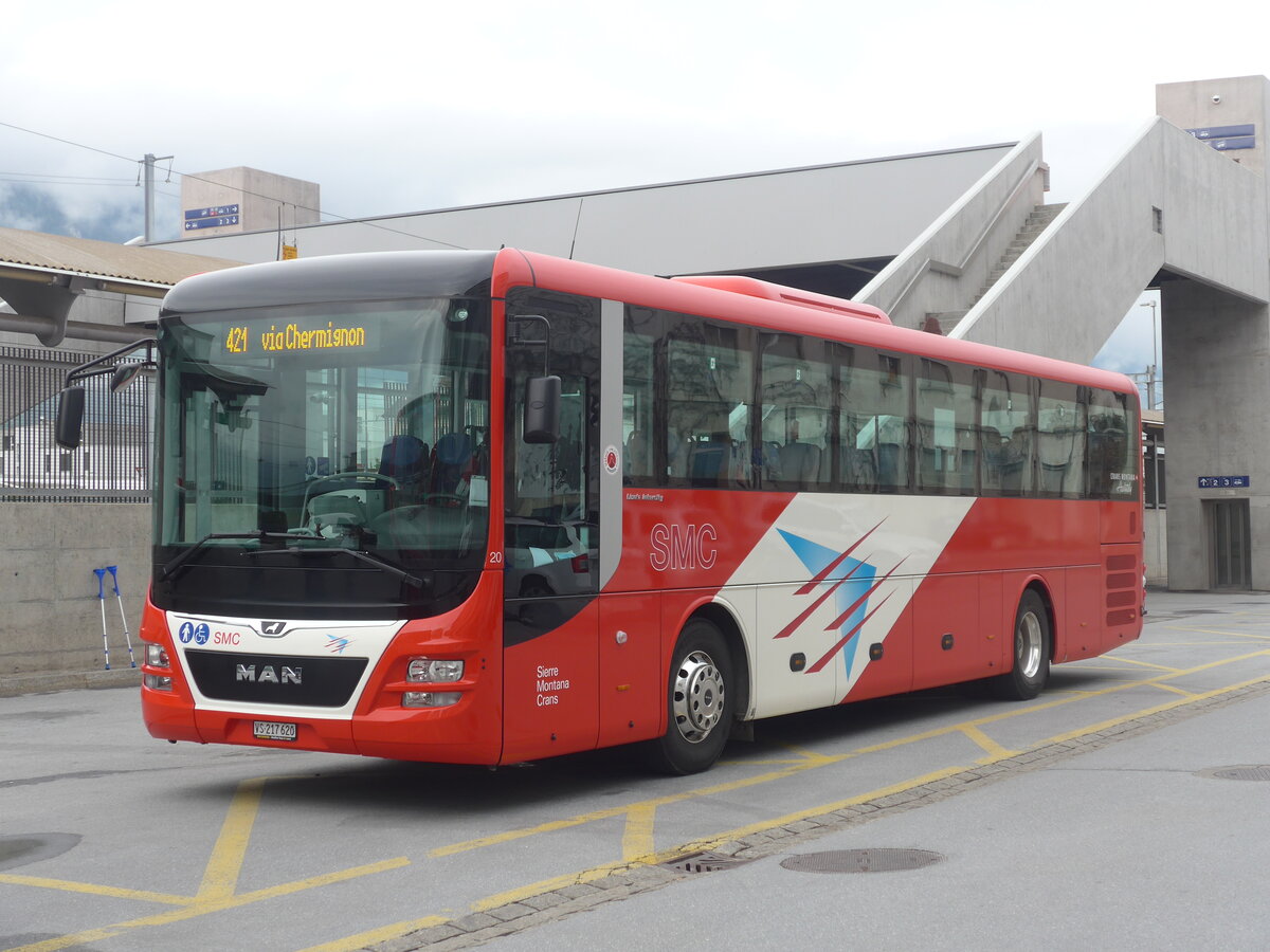 (225'389) - SMC Montana - Nr. 20/VS 217'620 - MAN am 1. Mai 2021 beim Bahnhof Sierre