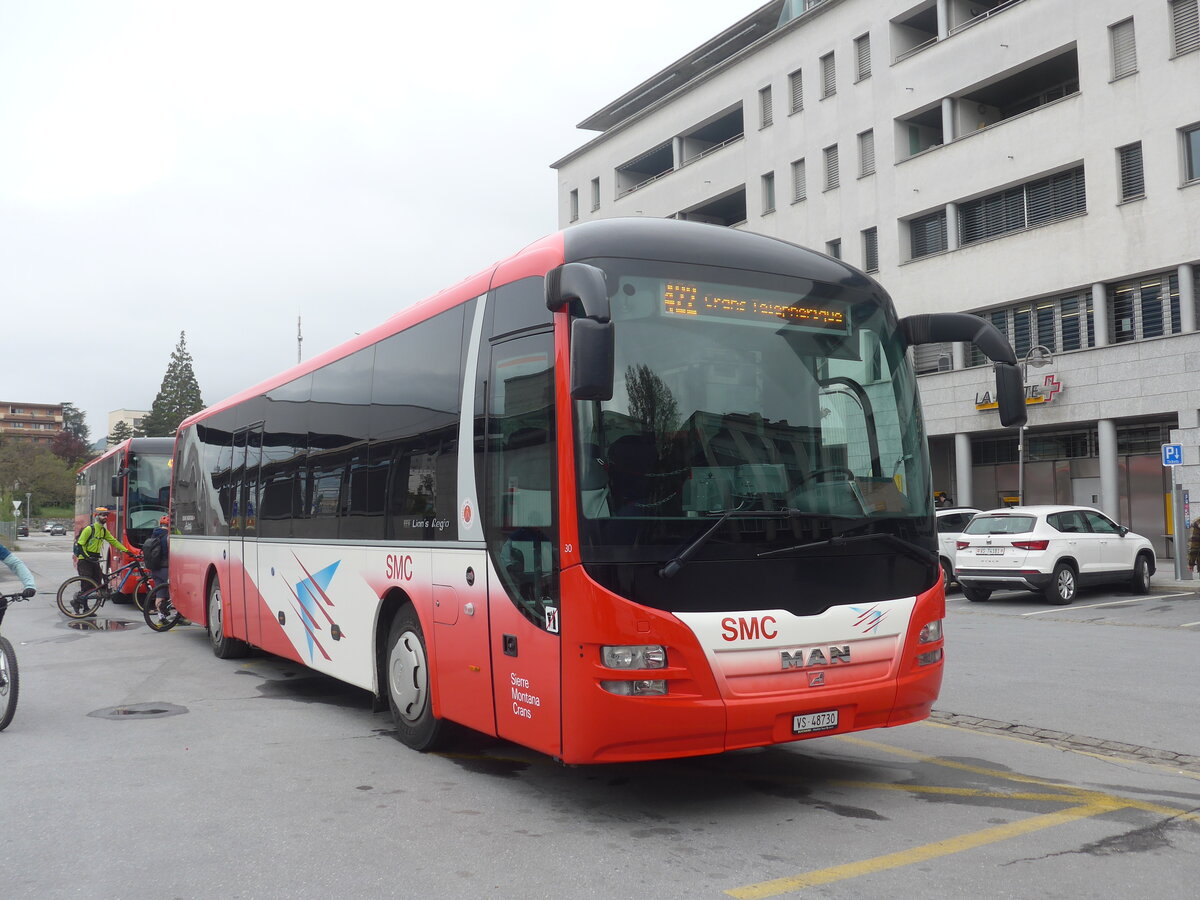 (225'390) - SMC Montana - Nr. 30/VS 48'730 - MAN am 1. Mai 2021 beim Bahnhof Sierre