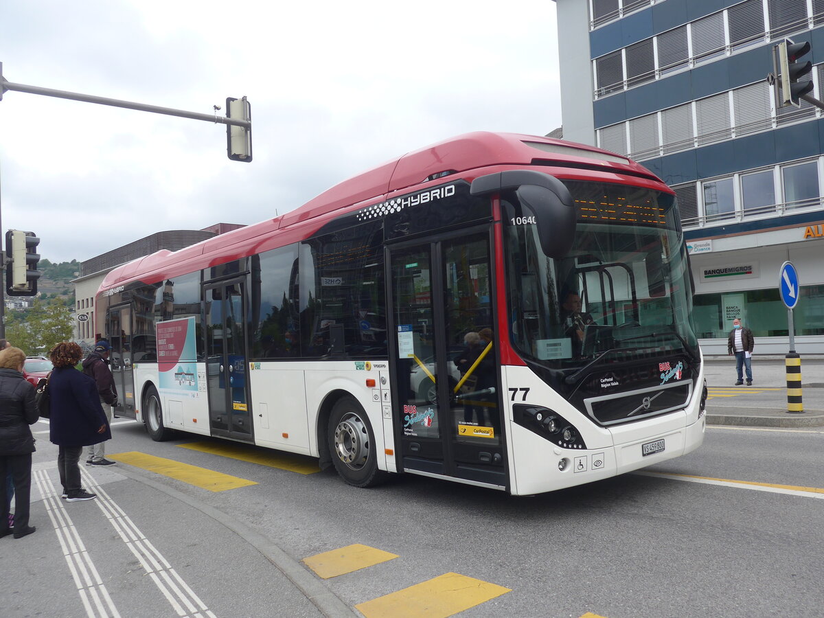 (225'431) - PostAuto Wallis - Nr. 77/VS 459'800 - Volvo am 1. Mai 2021 beim Bahnhof Sion