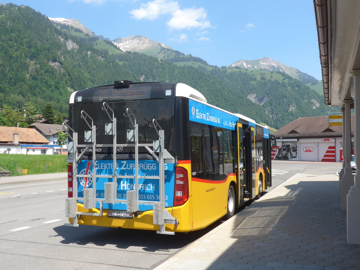 (225'945) - PostAuto Bern - BE 657'480 - Mercedes am 16. Juni 2021 beim Bahnhof Frutigen