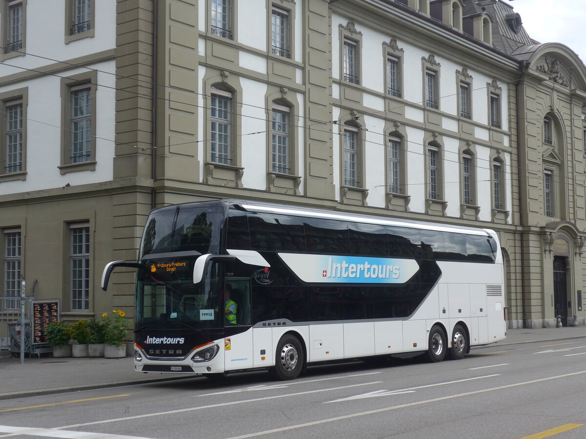 (226'328) - Intertours, Domdidier - FR 300'660 - Setra am 11. Juli 2021 beim Bahnhof Bern