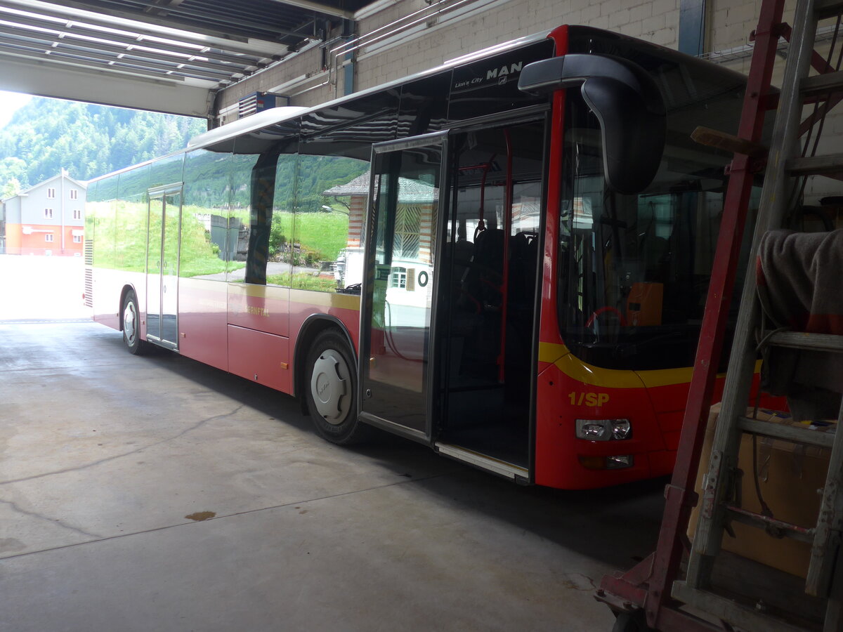 (226'471) - AS Engi - Nr. 1/SP/GL 7701 - MAN am 12. Juli 2021 in Engi, Garage