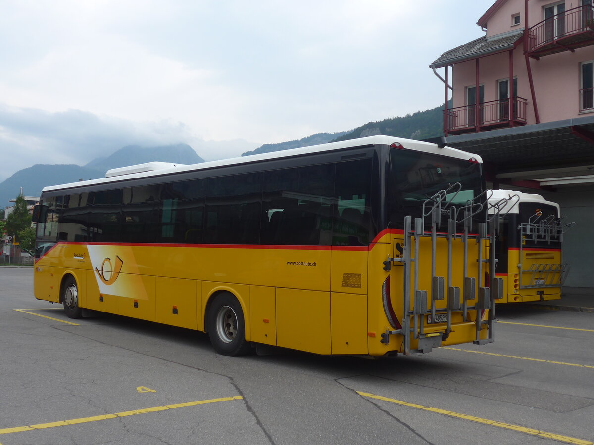 (226'717) - PostAuto Bern - Nr. 88/BE 485'297 - Iveco am 24. Juli 2021 in Meiringen, Postautostation