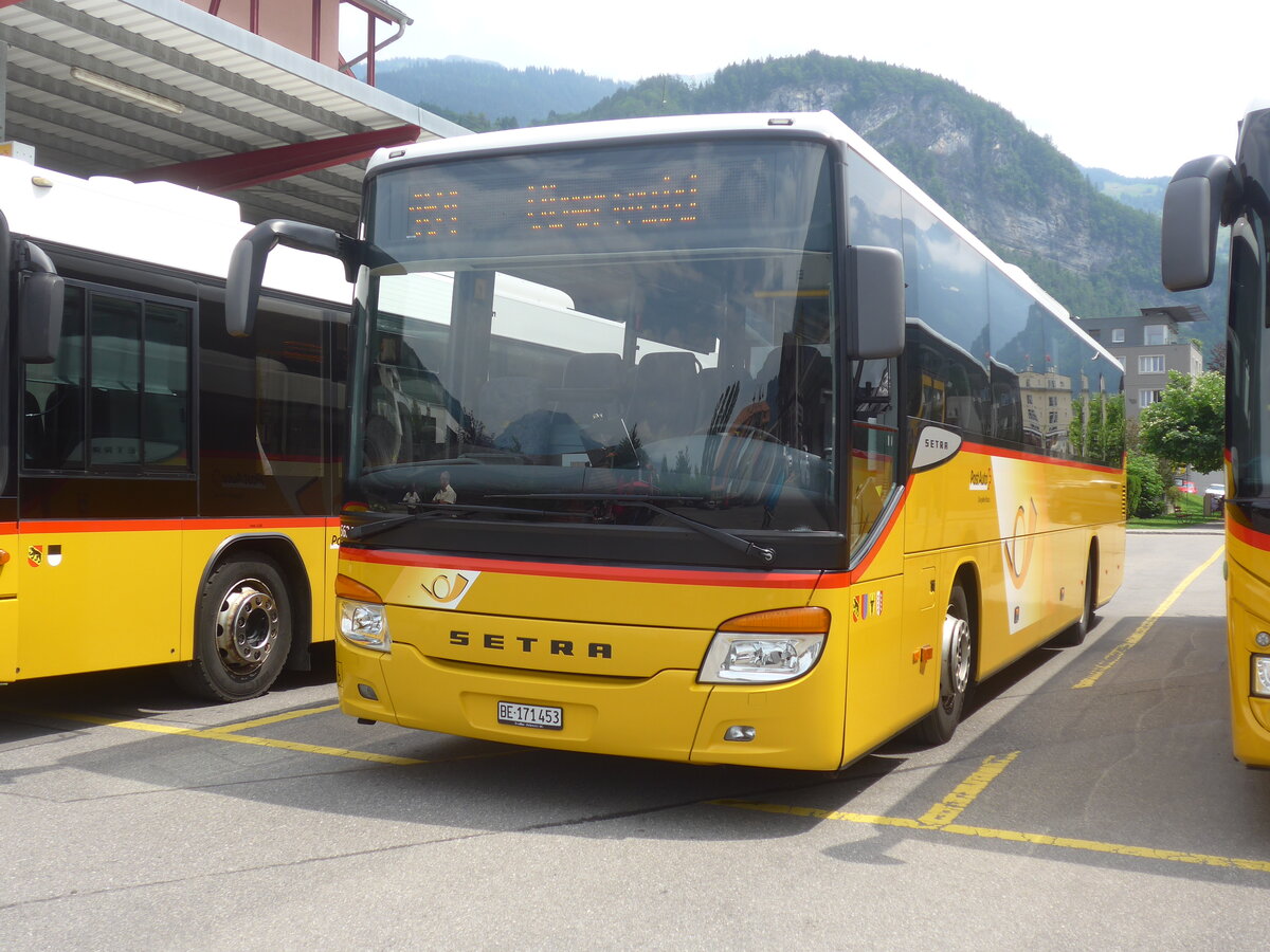 (226'720) - PostAuto Bern - Nr. 73/BE 171'453 - Setra (ex AVG Meiringen Nr. 73) am 24. Juli 2021 in Meiringen, Postautostation