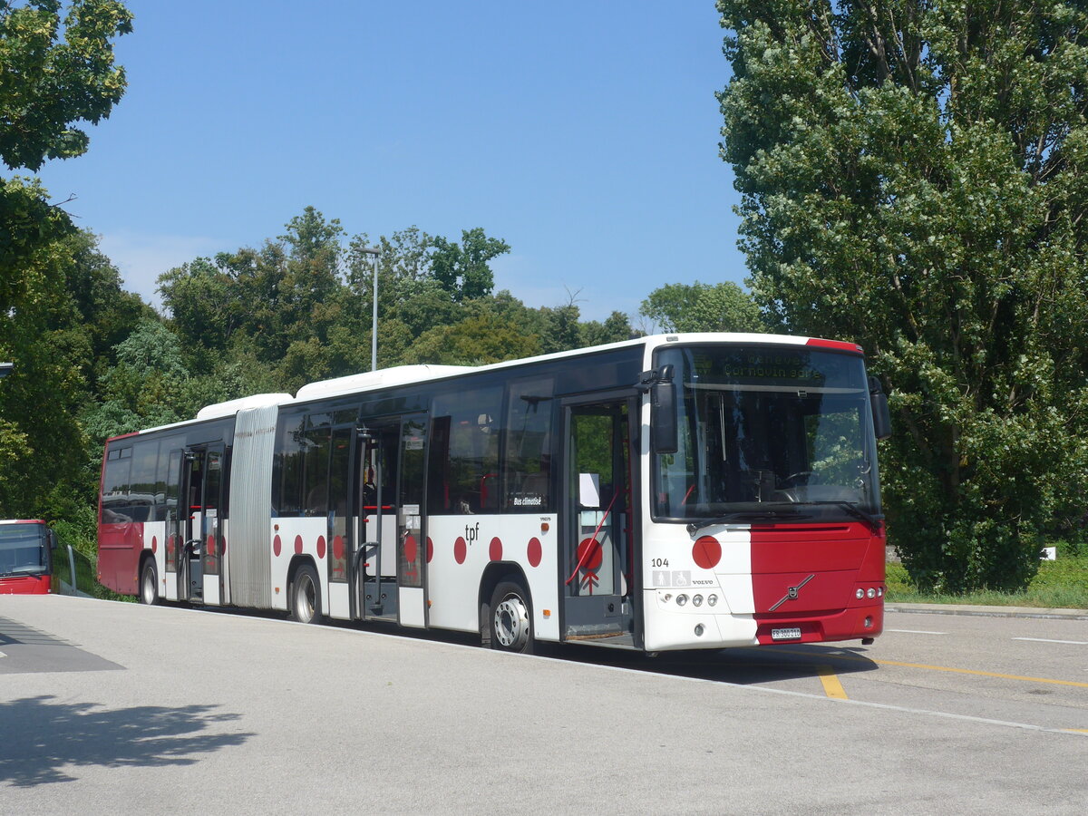 (227'342) - TPF Fribourg - Nr. 104/FR 300'210 - Volvo am 15. August 2021 beim Bahnhof Coppet