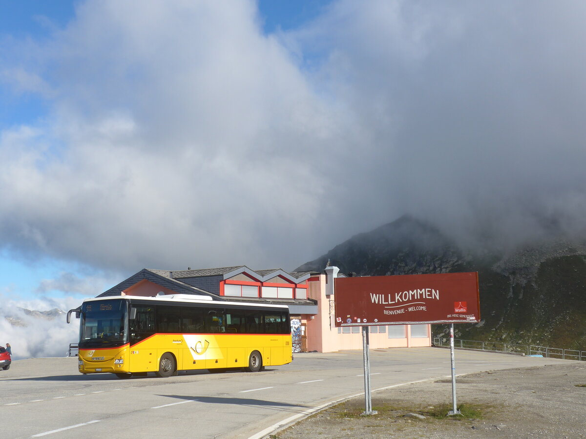 (227'665) - PostAuto Bern - BE 476'689 - Iveco am 30. August 2021 in Nufenen, Passhhe