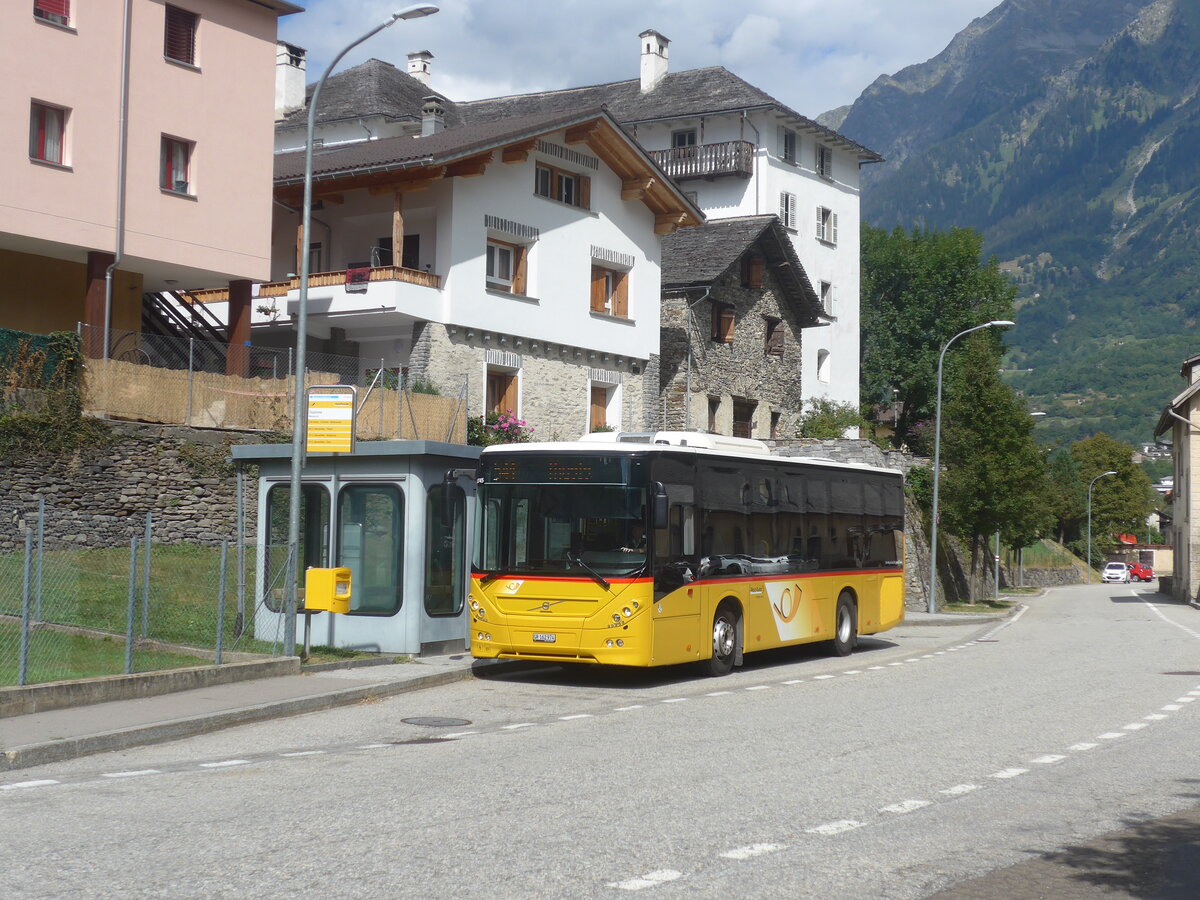 (227'946) - PostAuto Graubnden - GR 162'974 - Volvo am 11. September 2021 in Mesocco, Stazione