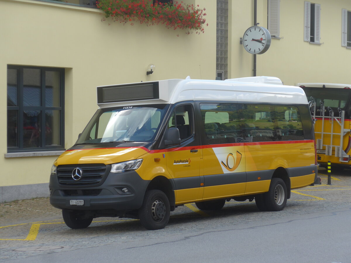 (227'972) - Marchetti, Airolo - TI 40'288 - Mercedes am 11. September 2021 beim Bahnhof Airolo