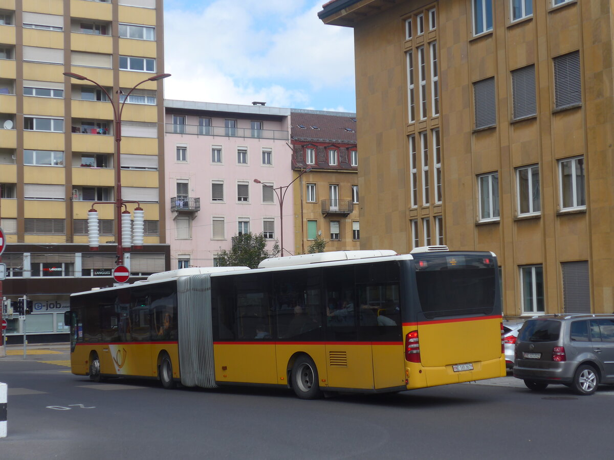 (228'105) - PostAuto Bern - Nr. 689/NE 165'367 - Mercedes (ex BE 834'689; ex Hfliger, Sursee Nr. 7) am 18. September 2021 beim Bahnhof La Chaux-de-Fonds (Einsatz CarPostal)