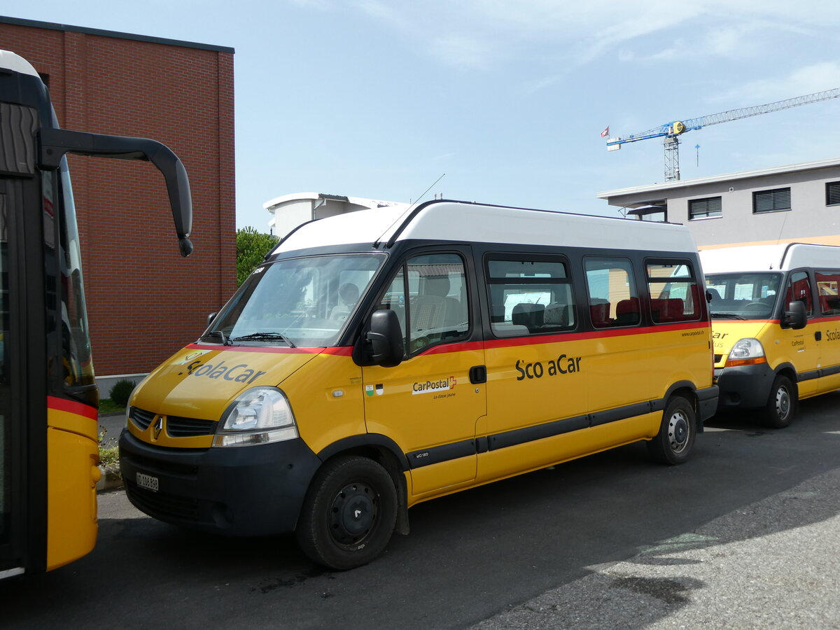 (228'277) - CarPostal Ouest - VD 106'898 - Renault am 25. September 2021 in Echallens, Garage