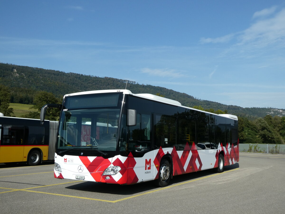 (228'282) - CarPostal Ouest - JU 43'865 - Mercedes am 25. September 2021 in Develier, Parkplatz