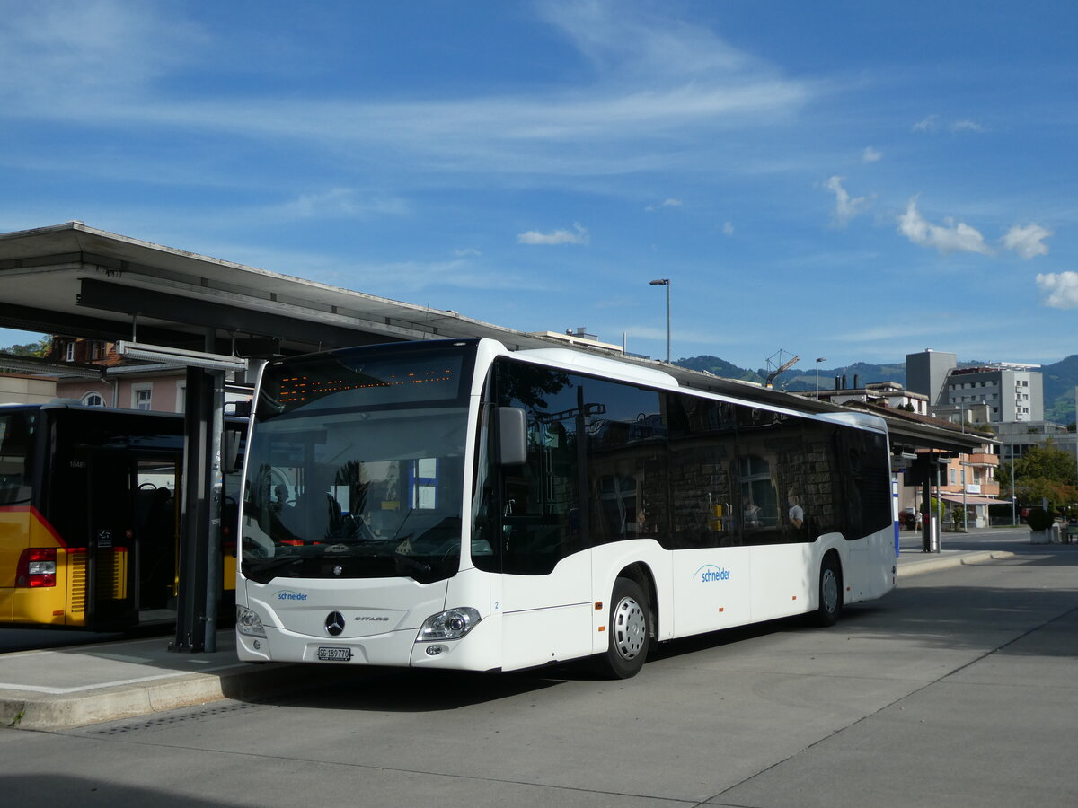 (228'619) - Schneider, Ermenswil - Nr. 2/SG 189'770 - Mercedes am 2. Oktober 2021 beim Bahnhof Uznach