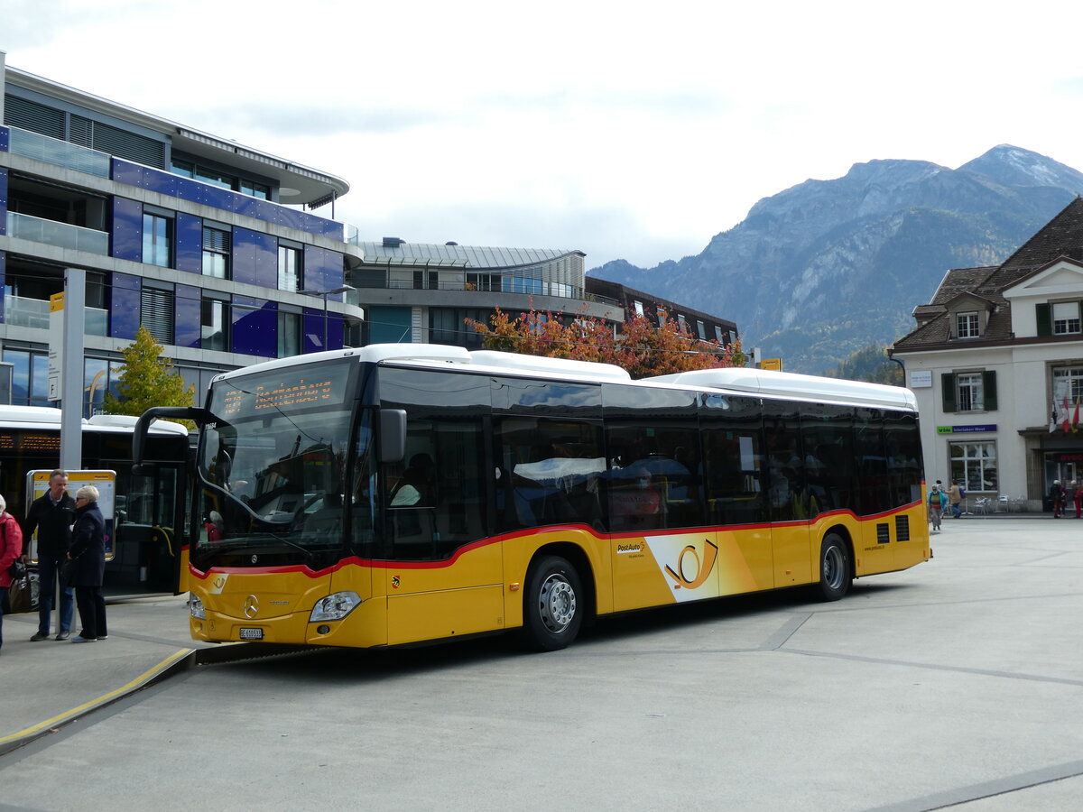 (229'454) - PostAuto Bern - BE 610'533 - Mercedes am 19. Oktober 2021 beim Bahnhof Interlaken West