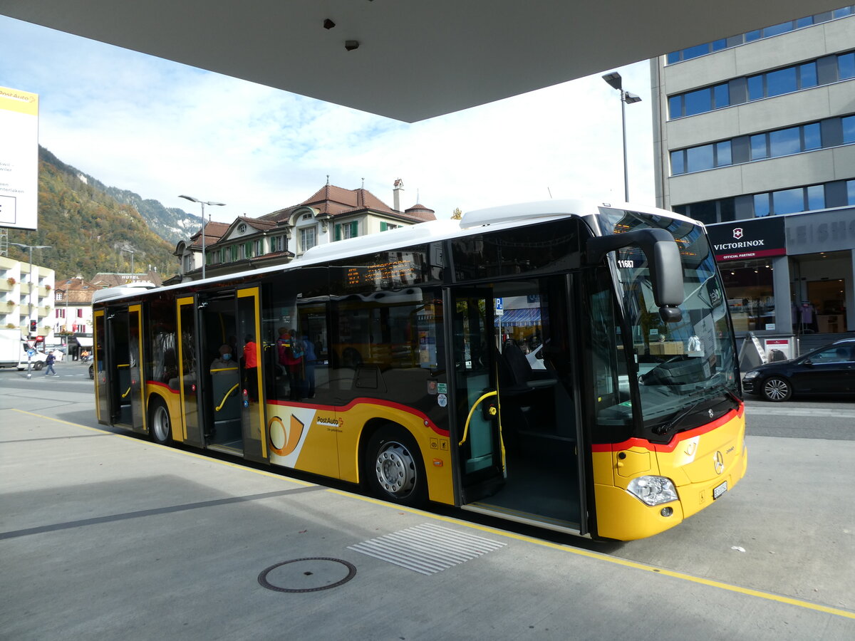 (229'463) - PostAuto Bern - BE 610'543 - Mercedes am 19. Oktober 2021 beim Bahnhof Interlaken West