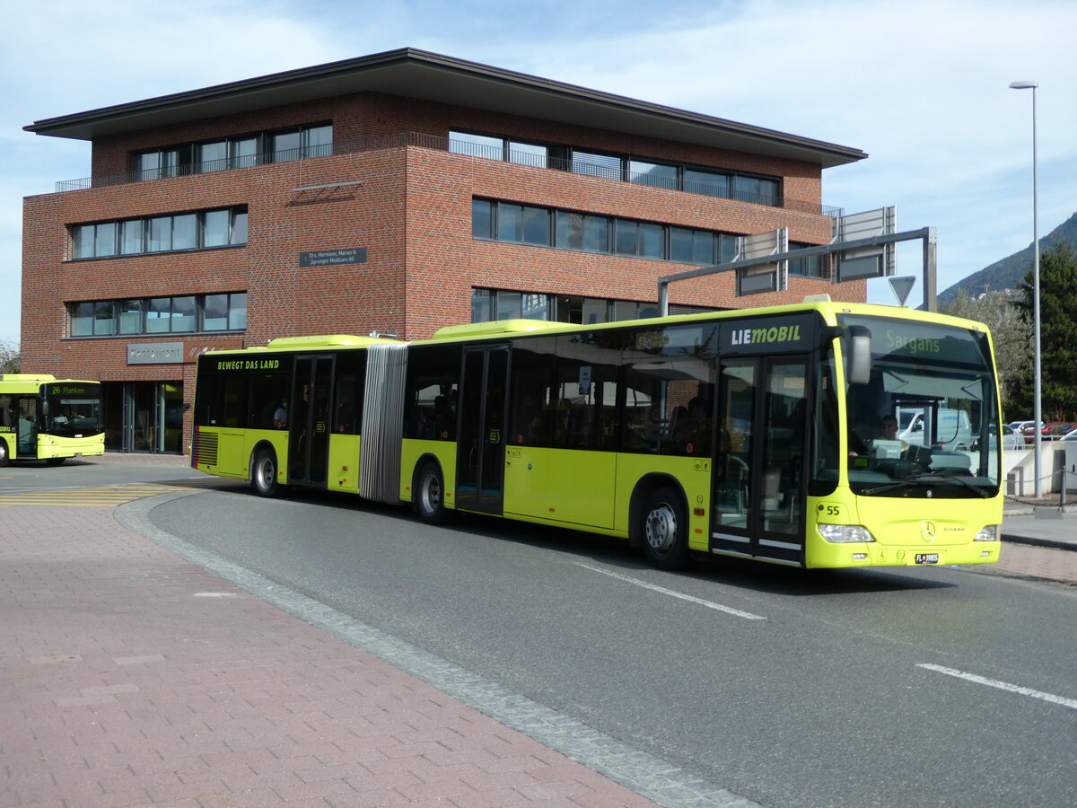 (229'521) - PLA Vaduz - Nr. 55/FL 39'855 - Mercedes am 20. Oktober 2021 beim Bahnhof Schaan