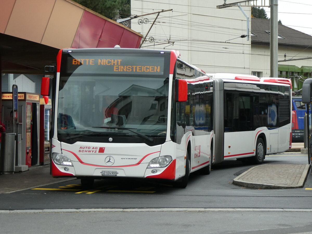 (229'670) - AAGS Schwyz - Nr. 51/SZ 124'900 - Mercedes (ex Auf der Maur, Steinen Nr. 251; ex ZVB Zug Nr. 62) am 22. Oktober 2021 beim Bahnhof Schwyz