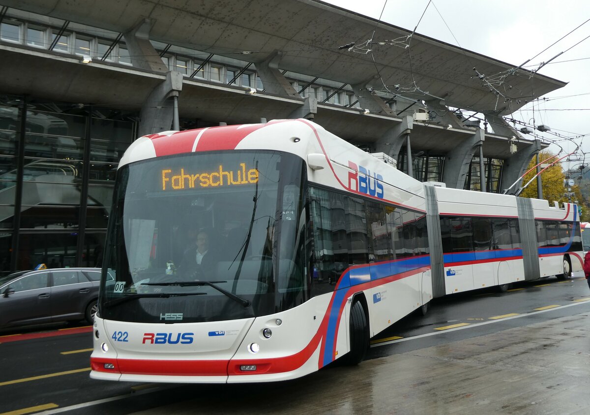 (229'689) - VBL Luzern - Nr. 422 - Hess/Hess Doppelgelenktrolleybus am 22. Oktober 2021 beim Bahnhof Luzern