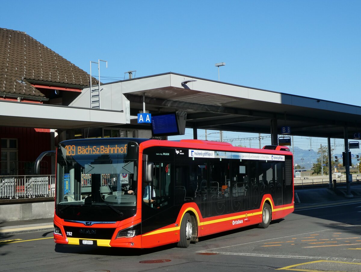 (229'801) - AHW Horgen - Nr. 752/SZ 128'931 - MAN am 23. Oktober 2021 beim Bahnhof Pfffikon