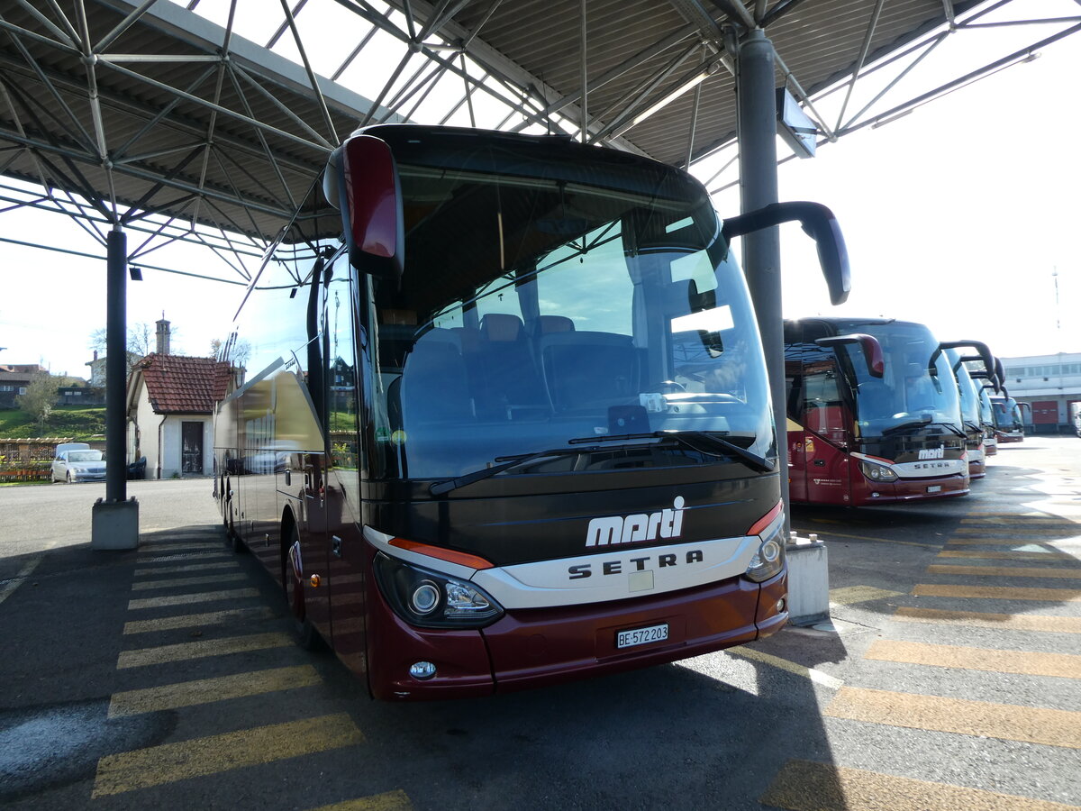 (229'964) - Marti, Kallnach - Nr. 3/BE 572'203 - Setra am 31. Oktober 2021 in Kallnach, Car-Terminal