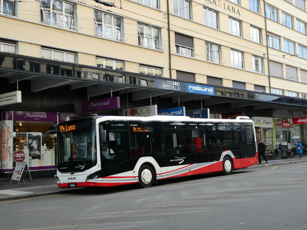 (230'100) - ASm Langenthal - Nr. 69/BE 872'369 - MAN am 8. November 2021 beim Bahnhof Biel