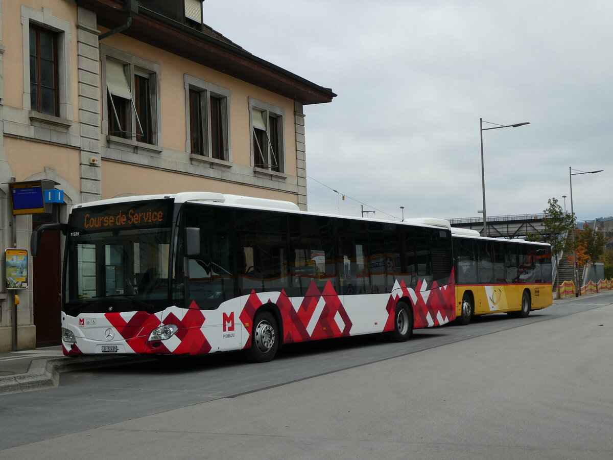 230'589) - CarPostal Ouest - JU 52'439 - Mercedes am 13. November 2021 beim Bahnhof Delmont