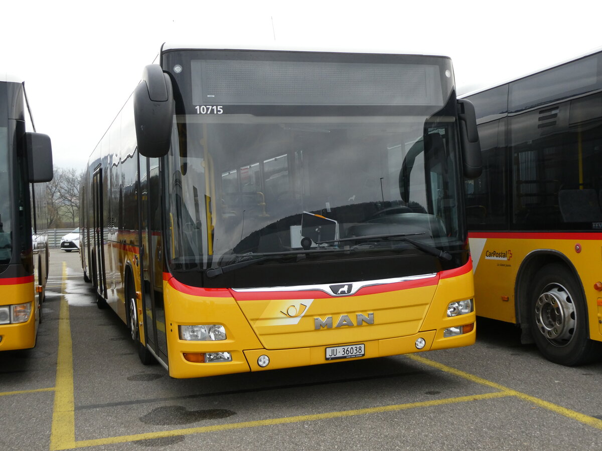 (230'604) - CarPostal Ouest - JU 36'038 - MAN am 13. November 2021 in Develier, Parkplatz