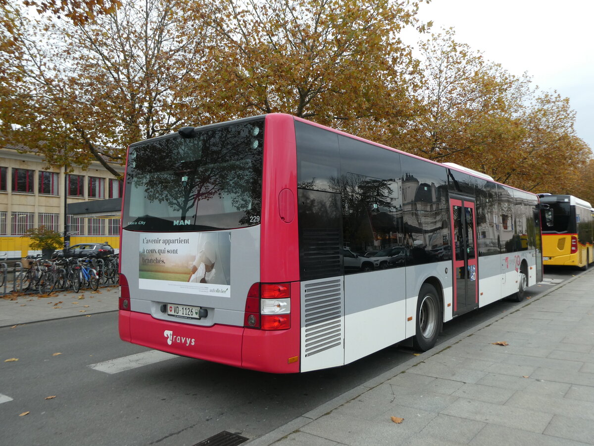 (230'638) - TRAVYS Yverdon - Nr. 229/VD 1126 - MAN am 13. November 2021 beim Bahnhof Yverdon