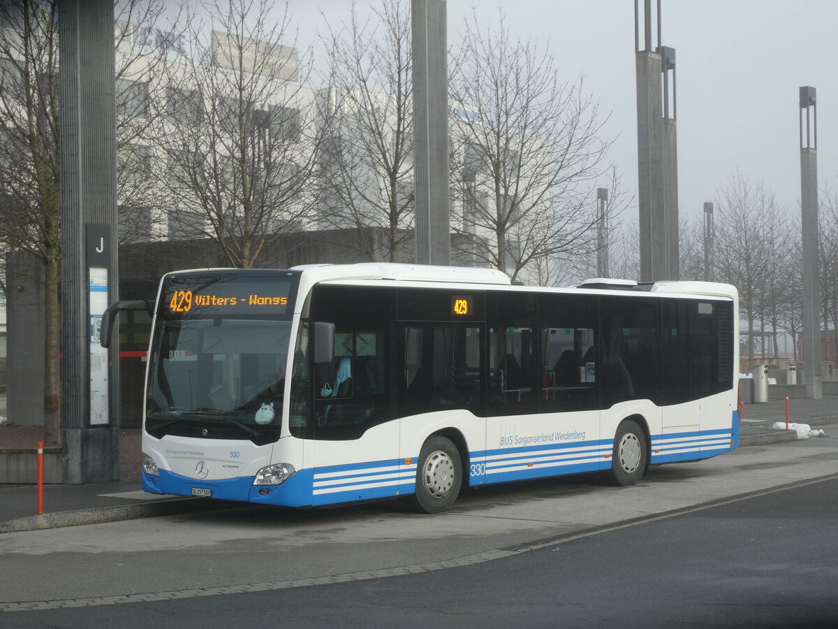 (231'279) - BSW Sargans - Nr. 330/SG 297'509 - Mercedes am 15. Dezember 2021 beim Bahnhof Sargans