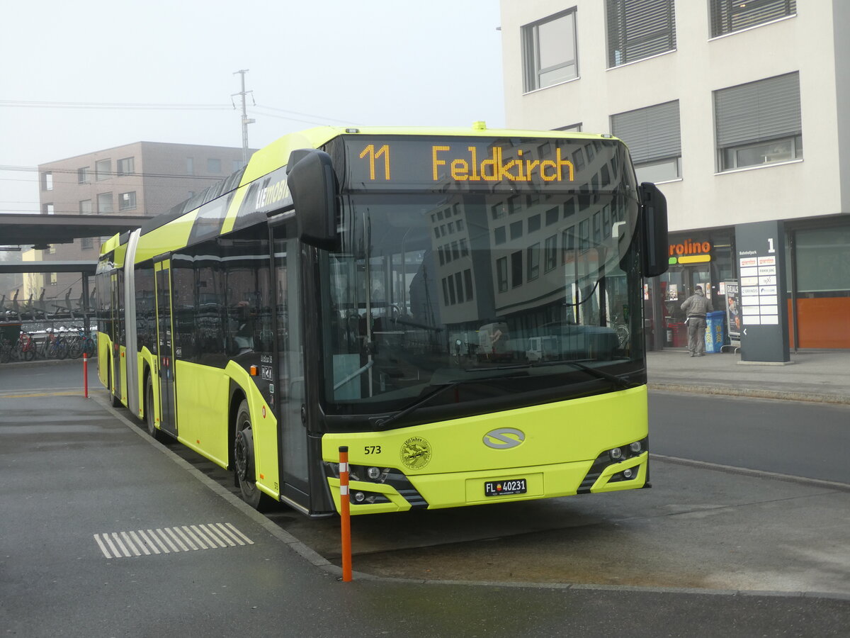 (231'281) - Aus Liechtenstein: BOS PS Anstalt, Vaduz - Nr. 573/FL 40'231 - Solaris am 15. Dezember 2021 beim Bahnhof Sargans