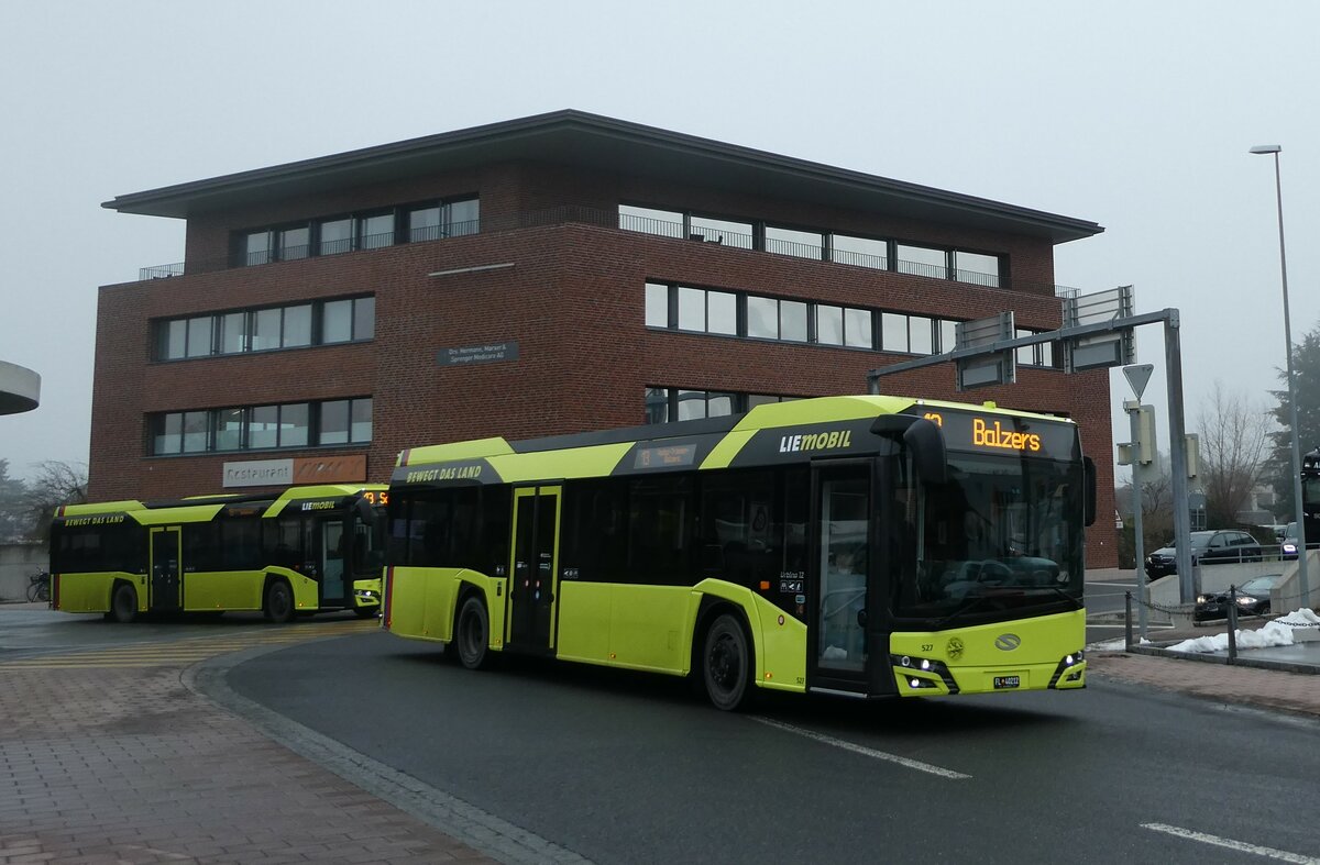 (231'314) - BOS PS Anstalt, Vaduz - Nr. 527/FL 40'212 - Solaris am 15. Dezember 2021 beim Bahnhof Schaan