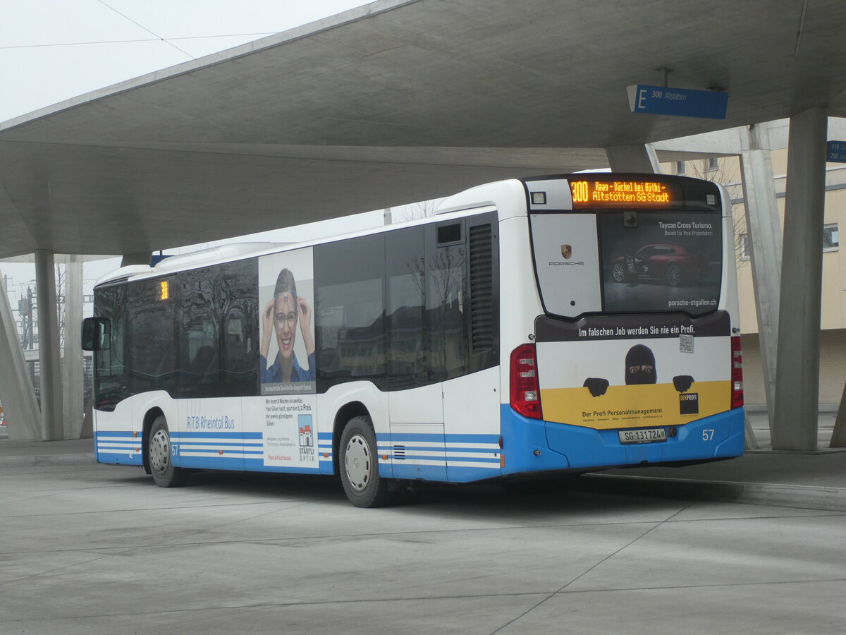 (231'352) - RTB Altsttten - Nr. 57/SG 131'724 - Mercedes am 15. Dezember 2021 beim Bahnhof Buchs