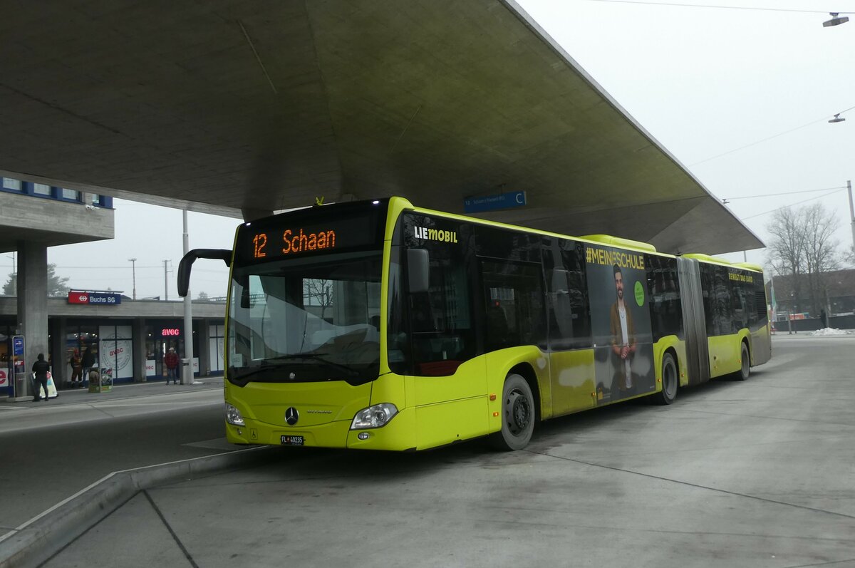 (231'355) - Aus Liechtenstein: BOS PS Anstalt, Vaduz - Nr. 593/FL 40'235 - Mercedes (ex PLA Vaduz Nr. 59) am 15. Dezember 2021 beim Bahnhof Buchs