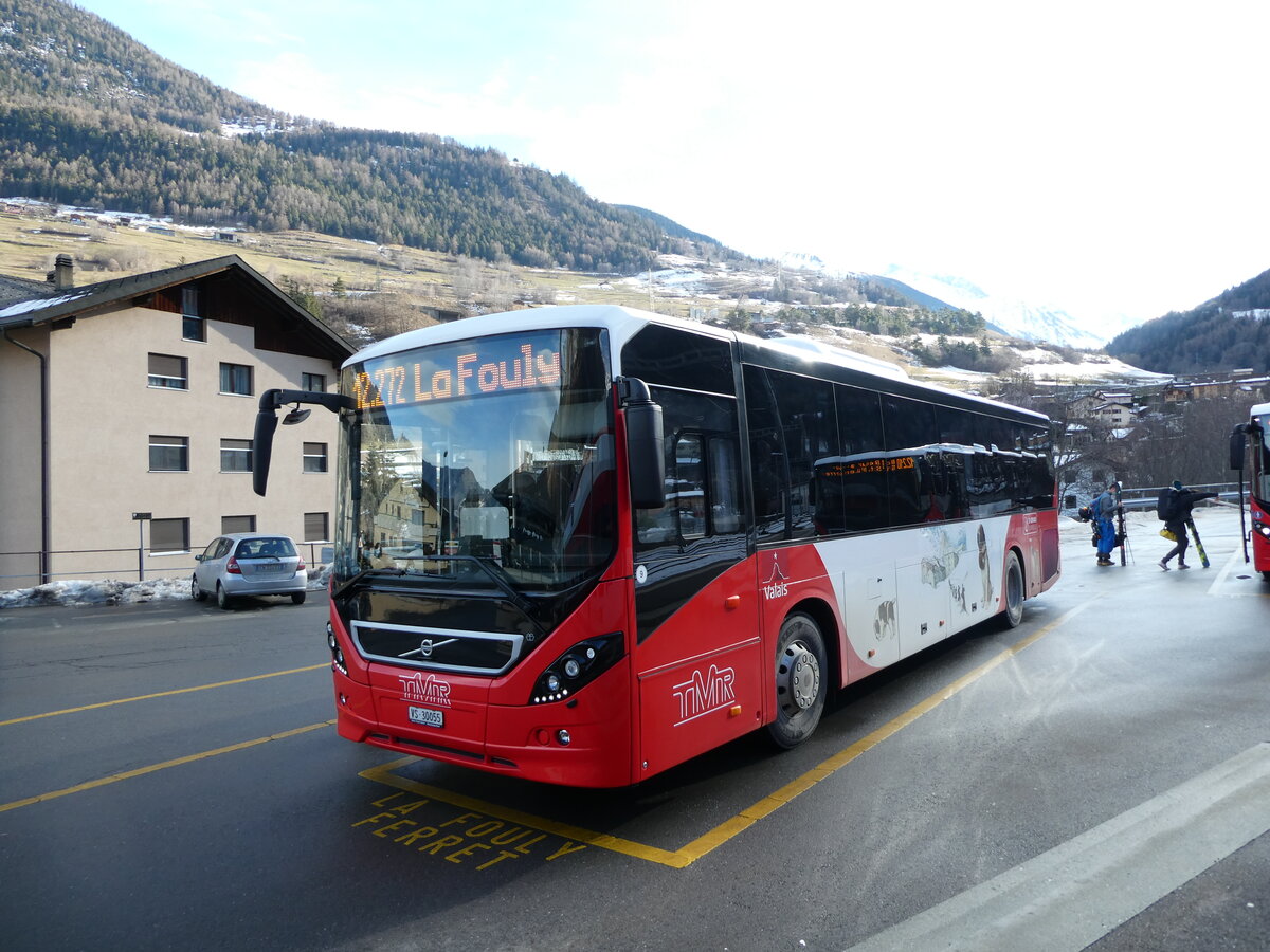 (231'734) - TMR Martigny - Nr. 9/VS 30'055 - Volvo am 2. Januar 2022 beim Bahnhof Orsires