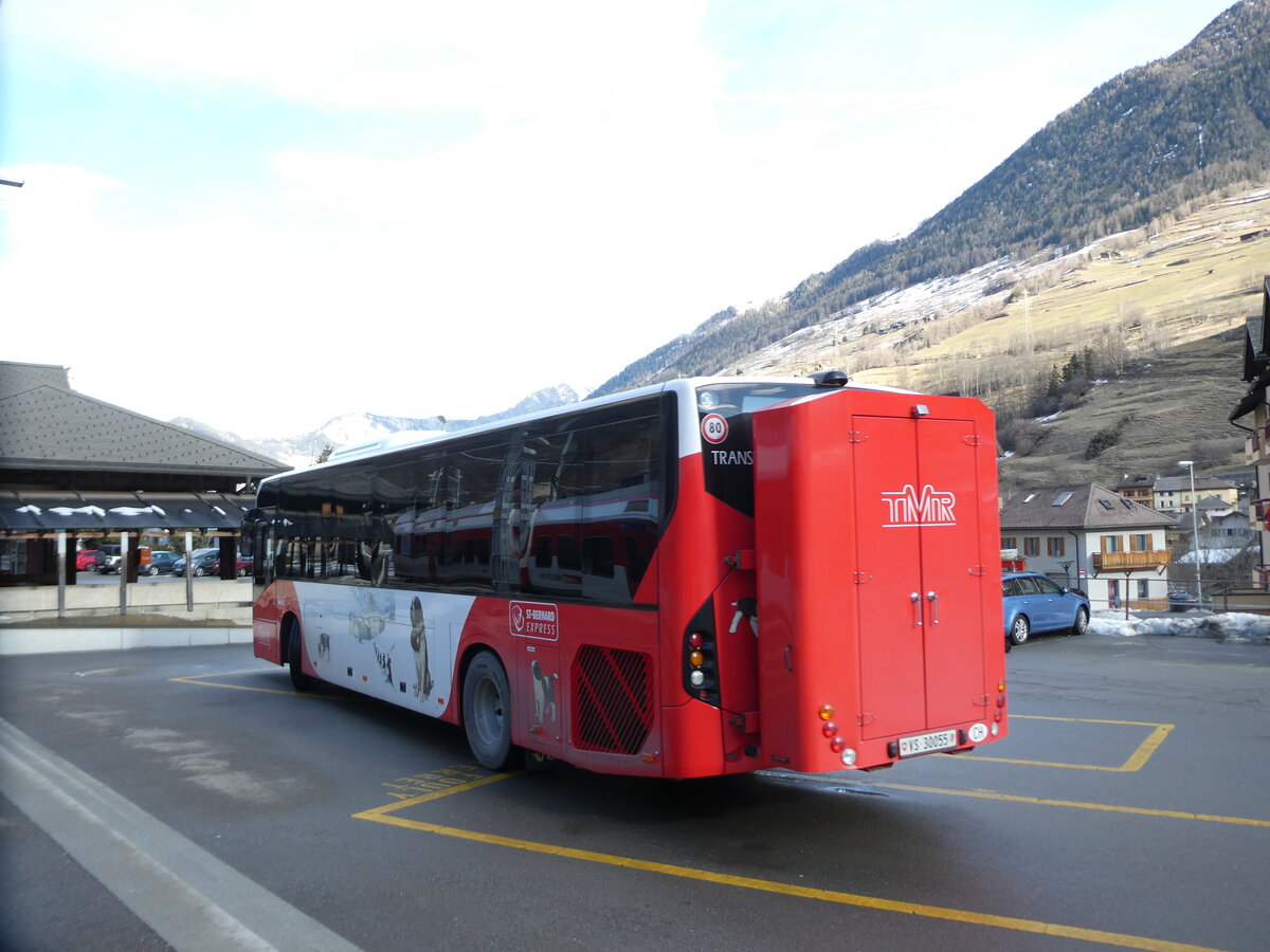 (231'736) - TMR Martigny - Nr. 9/VS 39'055 - Volvo am 2. Januar 2022 beim Bahnhof Orsires