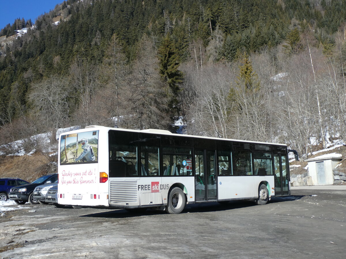 (232'081) - Buchard, Leytron - Nr. 68/VS 101'311 - Mercedes (ex MBC Morges Nr. 66) am 18. Januar 2022 in Ovronnaz, Lui Teise