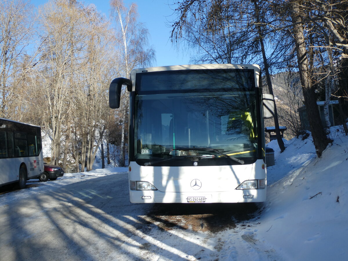 (232'133) - Buchard, Leytron - Nr. 71/VS 240'469 - Mercedes (ex MBC Morges Nr. 80) am 19. Januar 2022 in La Tzoumaz, Villy