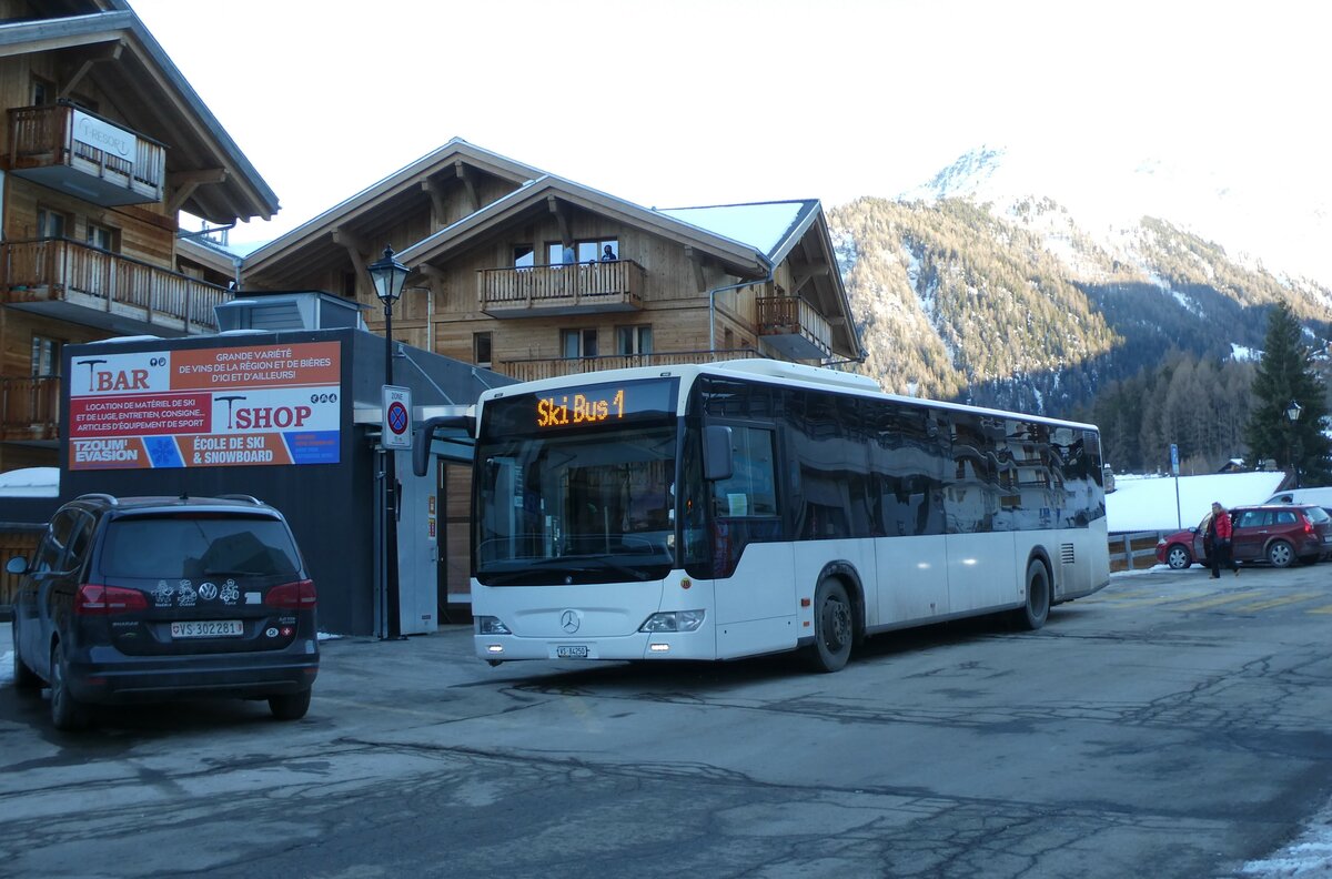 (232'137) - Buchard, Leytron - Nr. 70/VS 84'250 - Mercedes (ex MBC Morges Nr. 79) am 19. Januar 2022 in La Tzoumaz, Tlcabine